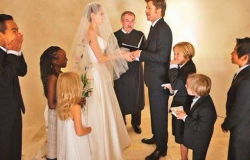 BG_Angelina-Jolie-Brad-Pitt-$5M-For-Wedding-Pics-homepage