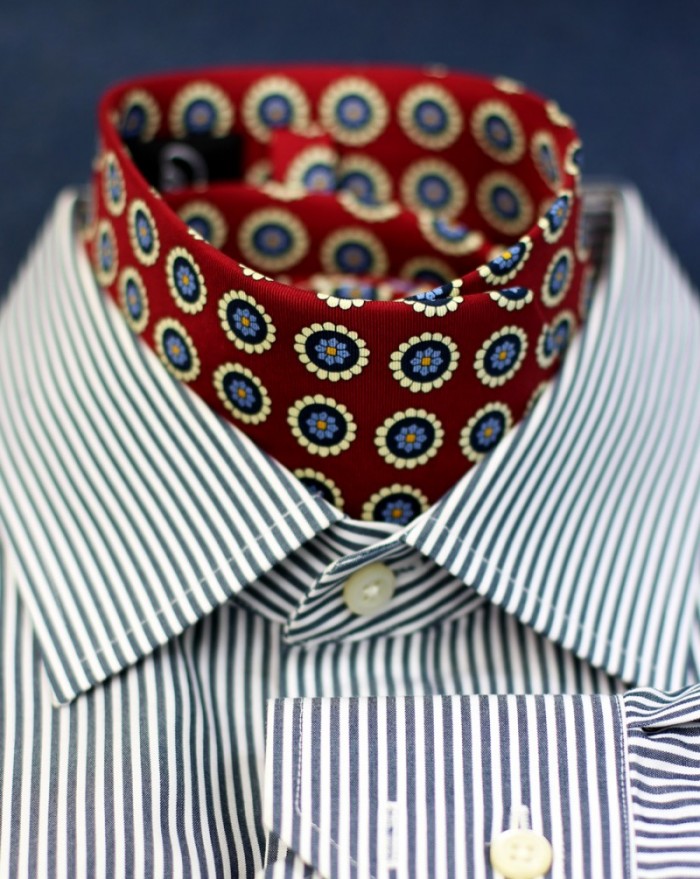medallion-design-necktie
